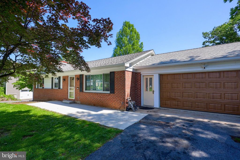 Photo of 339 Shetland Drive, LANCASTER, PA 17601 (MLS # PALA2070914)