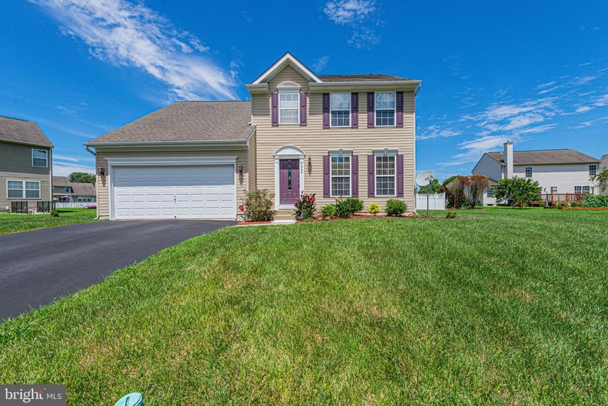 Charming  4 bedroom, 3.5 bath home  located in the desirable community of Harbor Pointe.  This home has all the features you are looking for and is very spacious with a nice floor plan.   Updated kitchen with granite counters, backsplash, stainless steel appliances with an eat in option and family room.  Finished basement with full bath  can be used as a family room as well and has a separate exterior walk in entrance.  Lots of storage and  room in this quiet neighborhood with plenty of space for children to play in the front and back yard areas.  Make your appointment today !