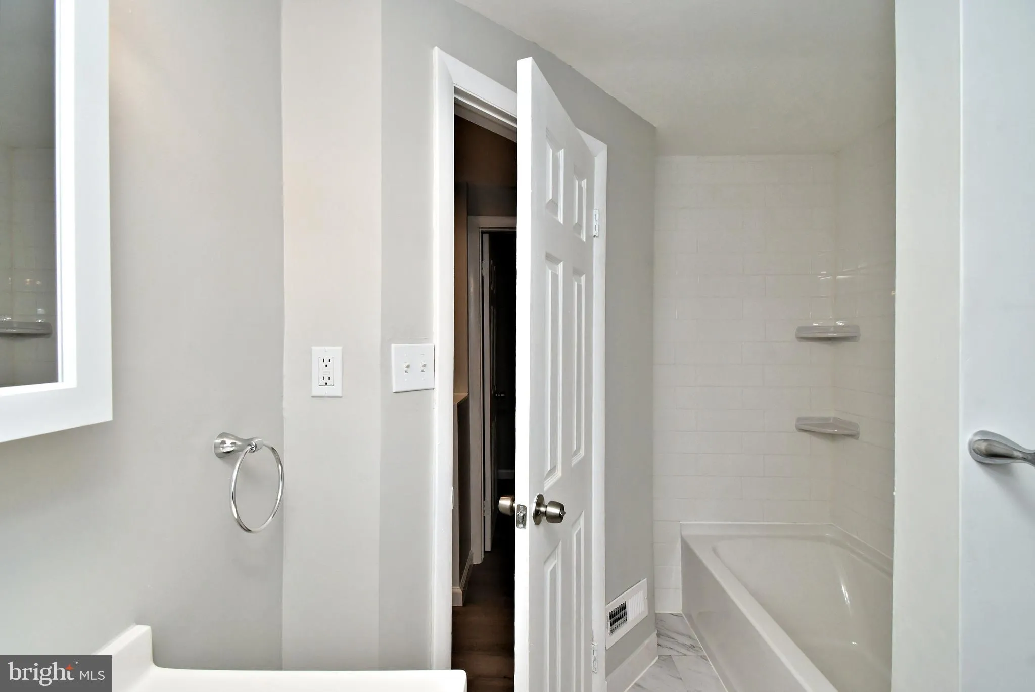 Abington, Pennsylvania 19001, United States, 4 Bedrooms Bedrooms, ,2 BathroomsBathrooms,Residential,Pending,113636