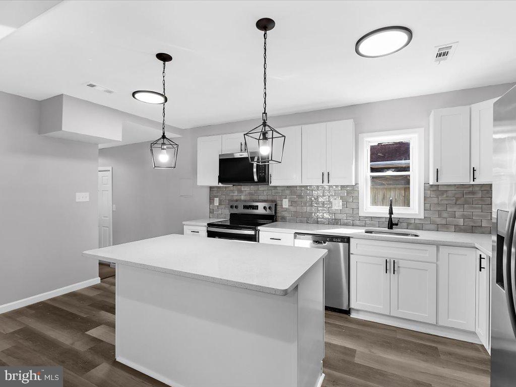 CEDARHURST ON THE BAY - Residential