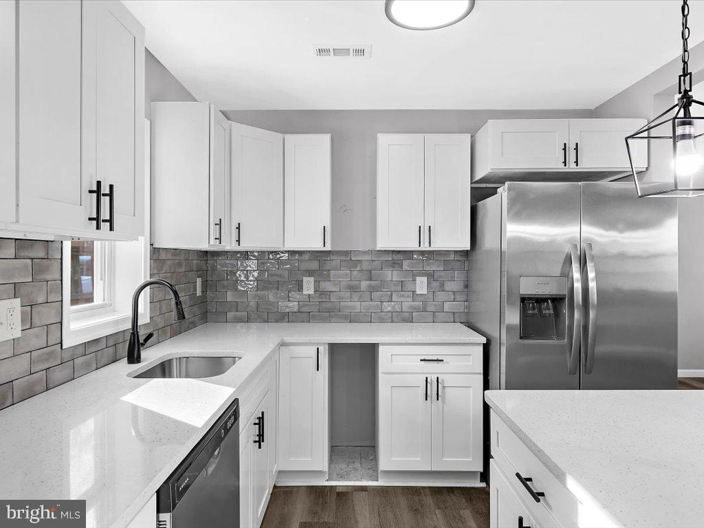 CEDARHURST ON THE BAY - Residential