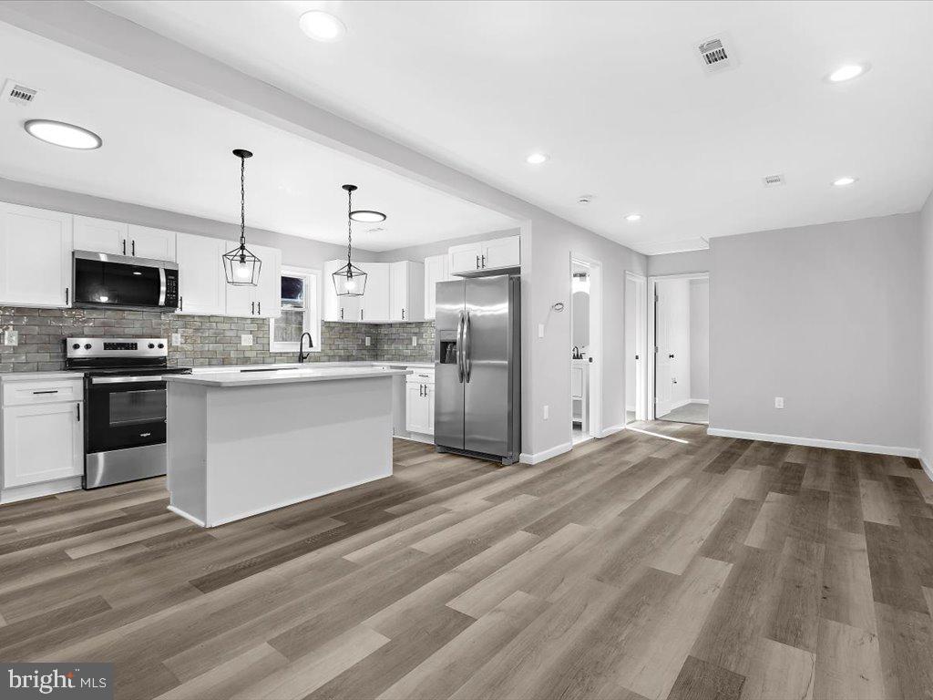 CEDARHURST ON THE BAY - Residential