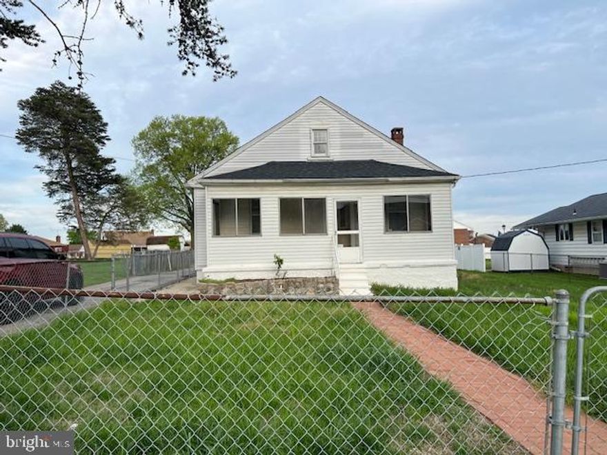 PRICED TO SELL.   GREAT HOME IN A GREAT LOCATION PRICED BELOW MARKET.   SELLER HAS MADE SOME IMPROVEMENTS AS THE ROOF WAS REPLACED 4 YEARS AGO.    SELLER REPLACED THE HEATING & AIR 4 YEARS AGO AND ADDED CENTRAL A/C.     LARGE ADDITION ADDED WITH MANY OPTIONS AVAILABLE.   POSSIBLE 5 BEDROOM HOME.   THIS HOME HAS SO MUCH POTENTIAL AS IT'S A MUST SEE!!!