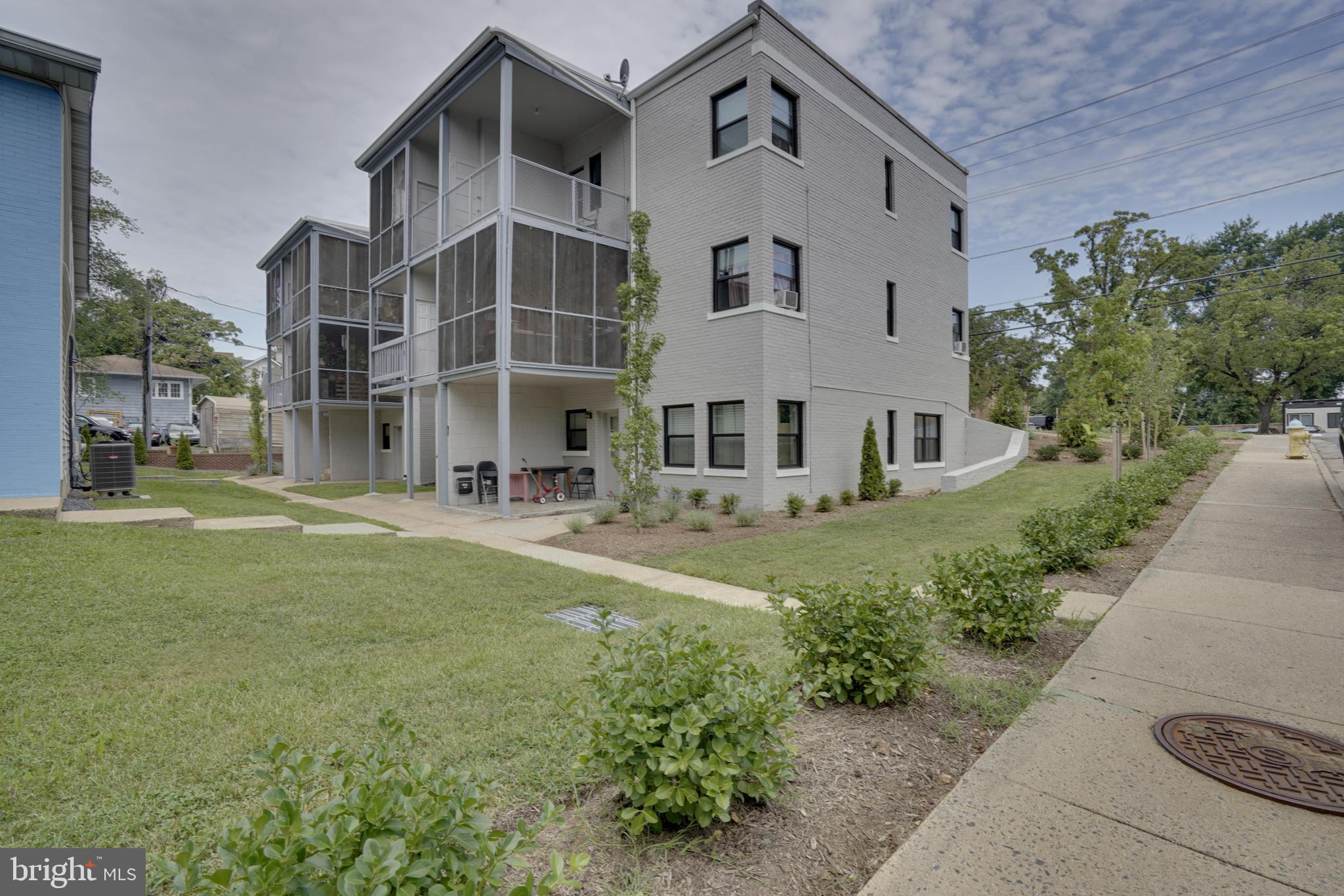 LYON VILLAGE - Residential Lease