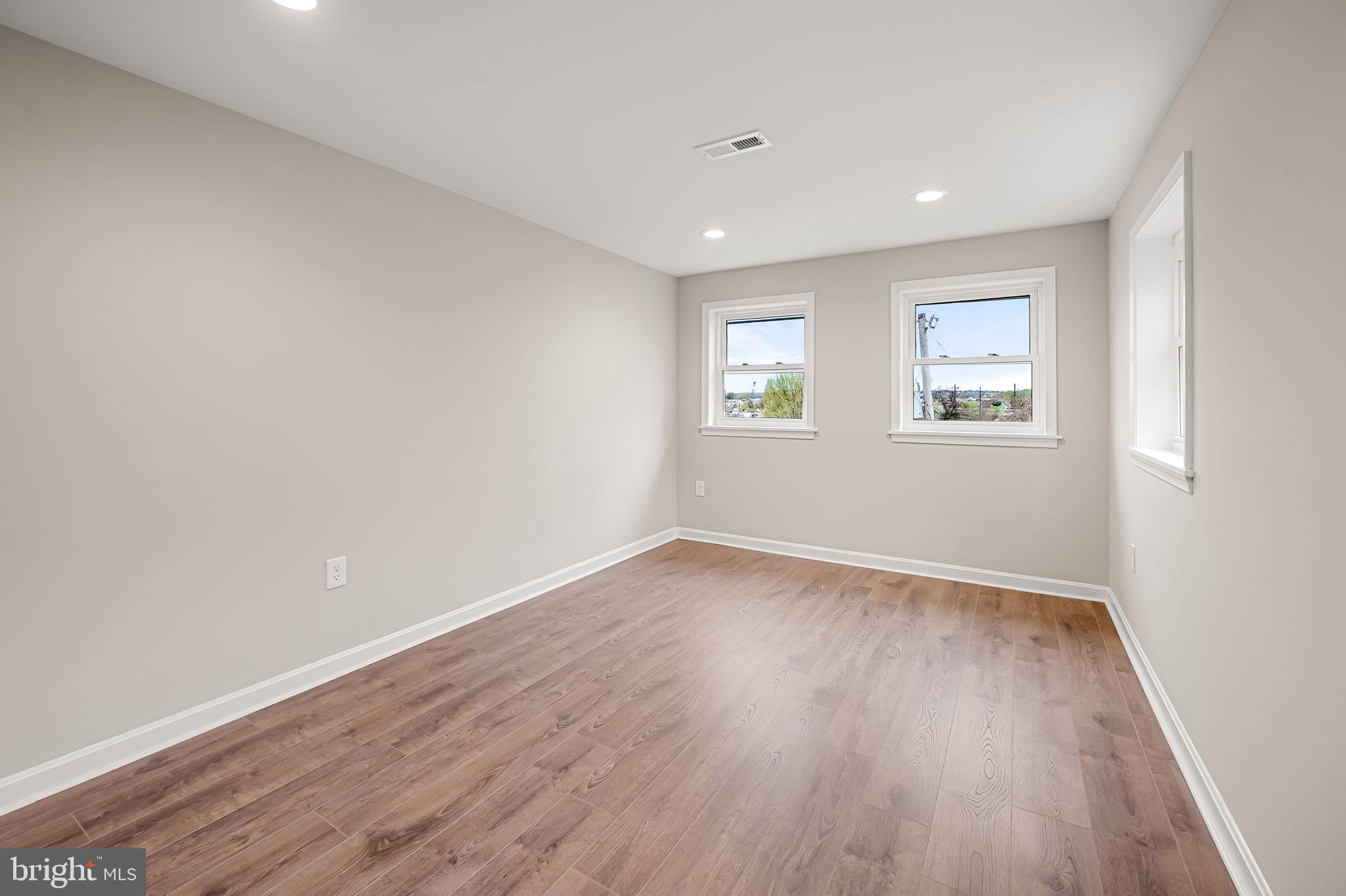 SANDTOWN-WINCHESTER - Residential