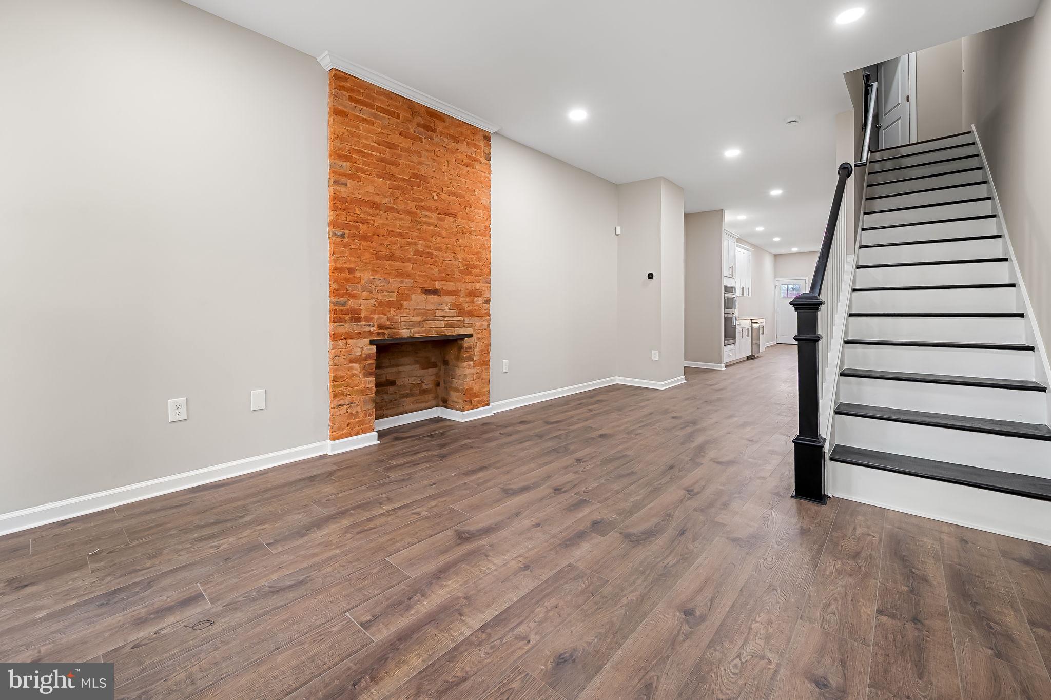 SANDTOWN-WINCHESTER - Residential