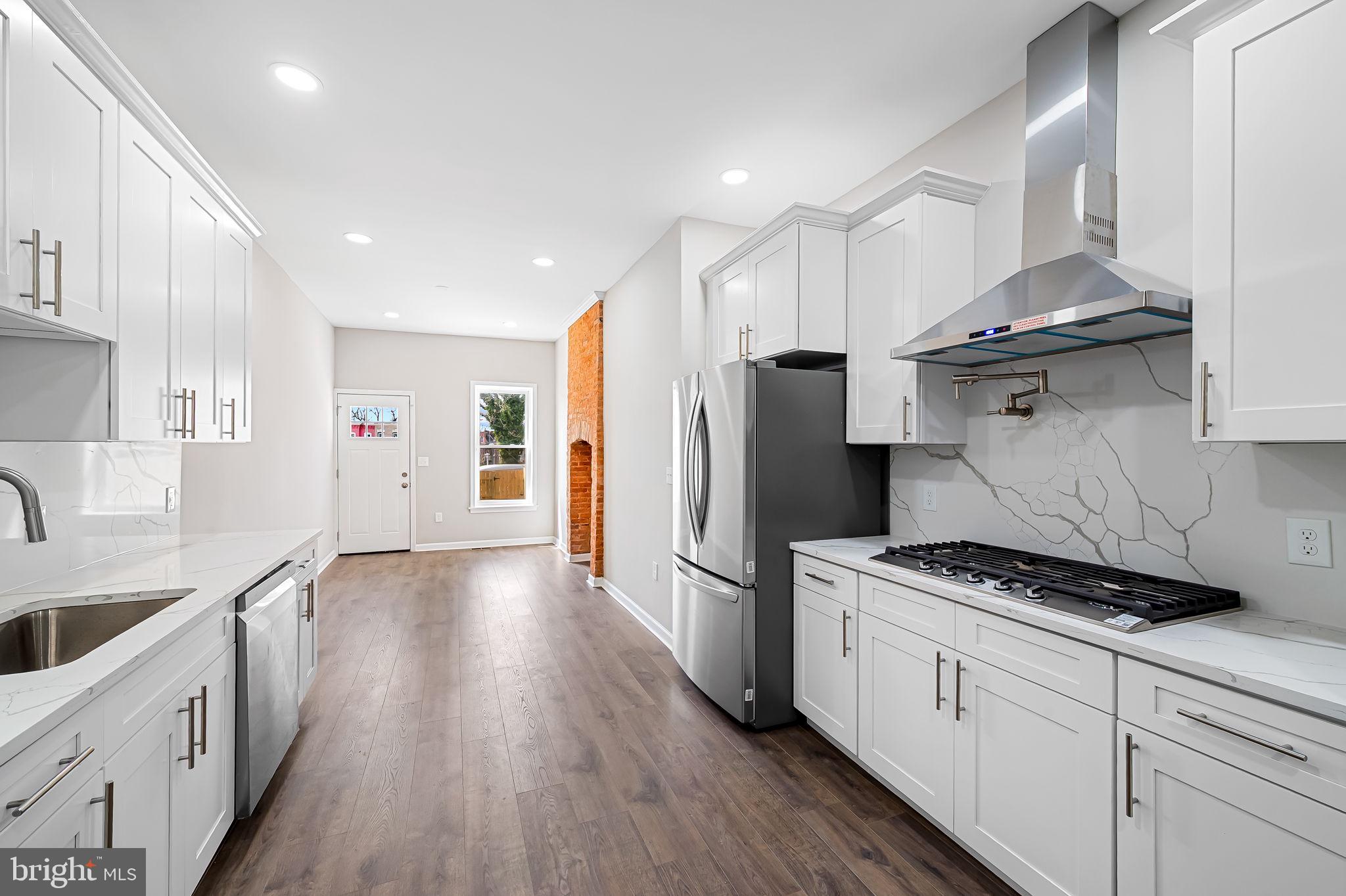 SANDTOWN-WINCHESTER - Residential