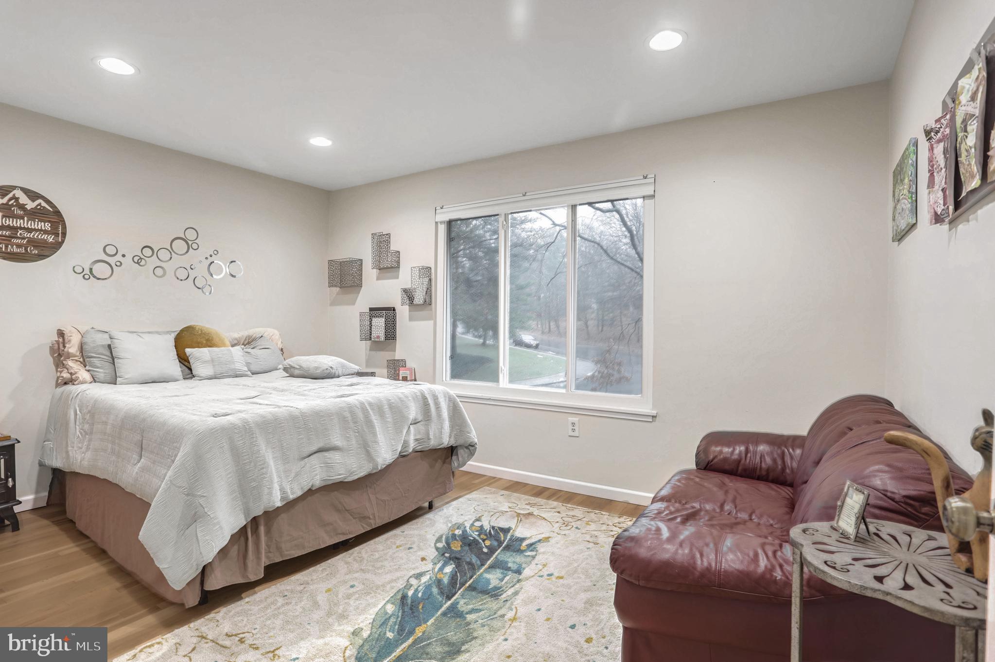 RESTON - Residential