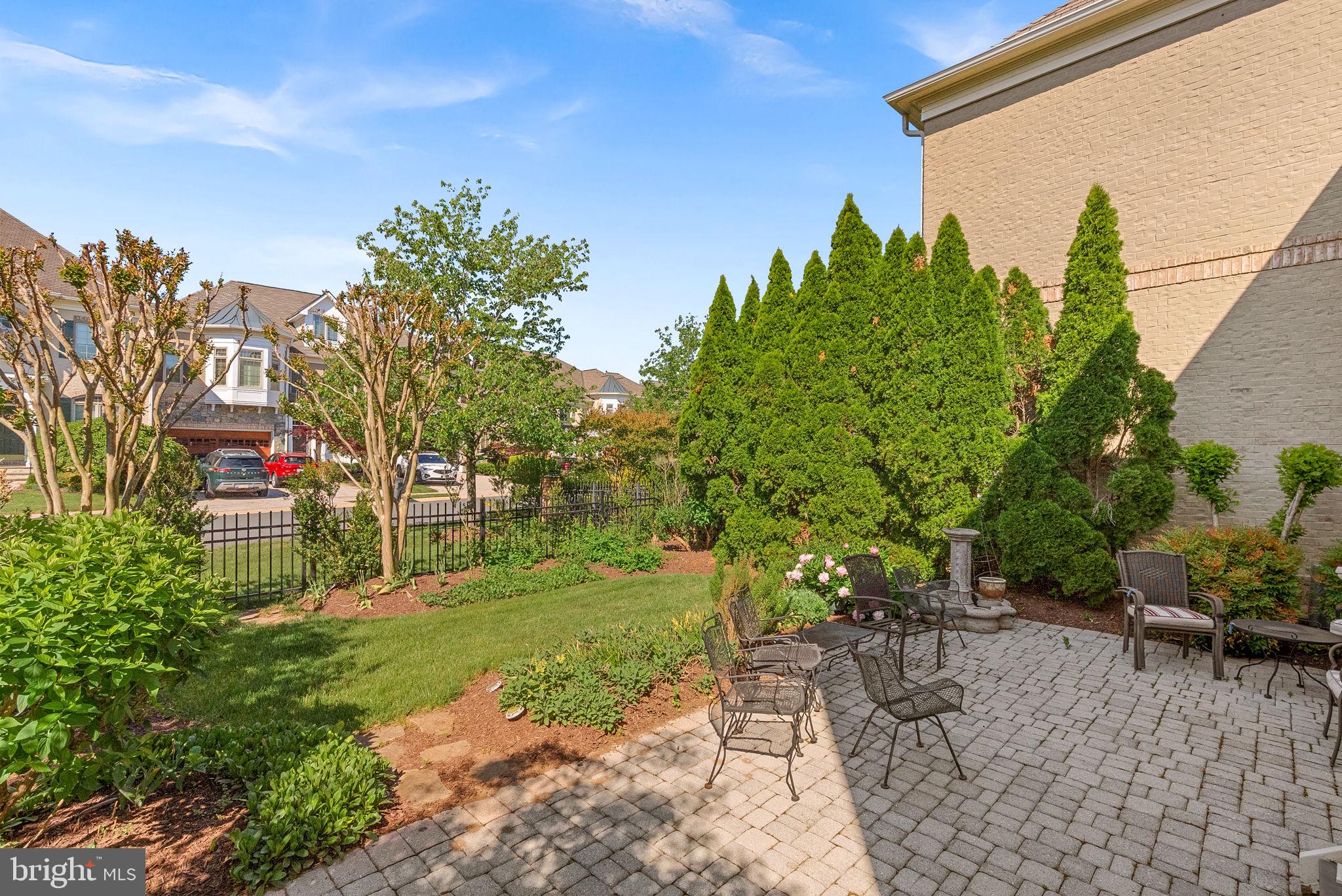 18349 FAIRWAY OAKS SQUARE