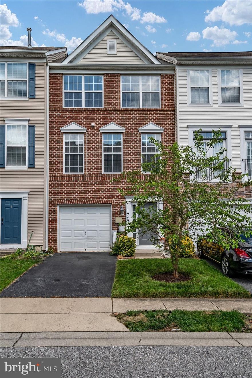 New listing in Severn! The main level boasts an open-concept layout, providing a seamless flow between the living, dining, and kitchen areas. The living room is adorned with large windows that flood the space with natural light. The kitchen features ample cabinet space, a spacious pantry, and a center island that serves as a perfect gathering spot. The upper level offers  generously sized bedrooms. The primary bedroom features a walk-in closet and a private ensuite bathroom complete with a soaking tub, a separate shower, and dual vanity sinks.  Step outside to discover a fully fenced in backyard, perfect for entertaining and outdoor activities. The large patio provides ample space for hosting summer barbecues or enjoying morning coffee.
Situated in Severn, this property offers easy access to a variety of amenities, including shopping centers, restaurants, and parks. Commuting is a breeze with convenient access to major highways and transportation options. Don't miss the opportunity to make this beautiful house your new home. Schedule a showing today!