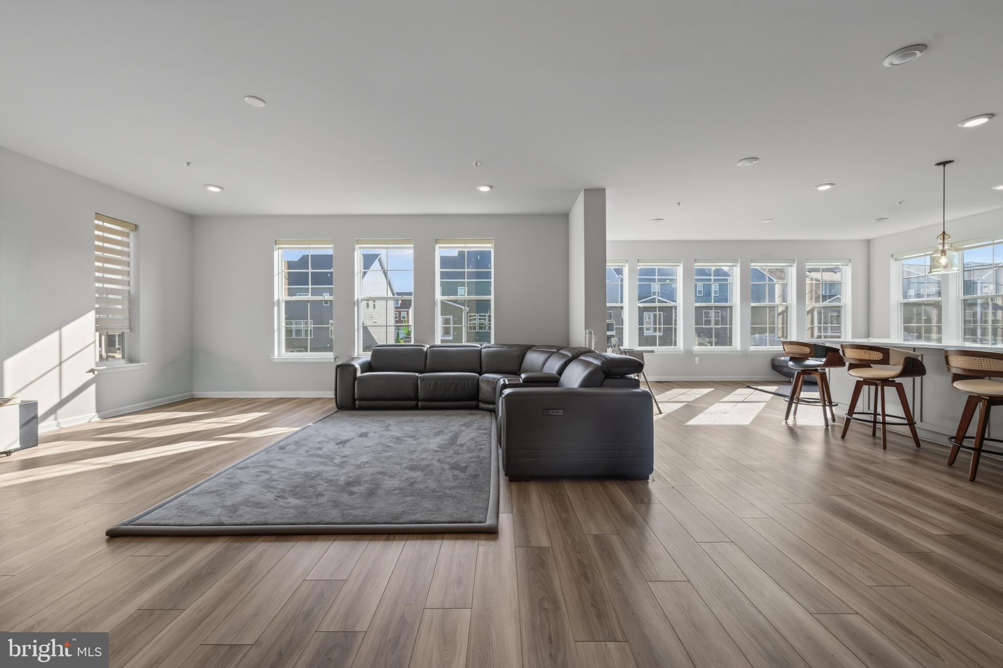 1124 MILLER FARM DR