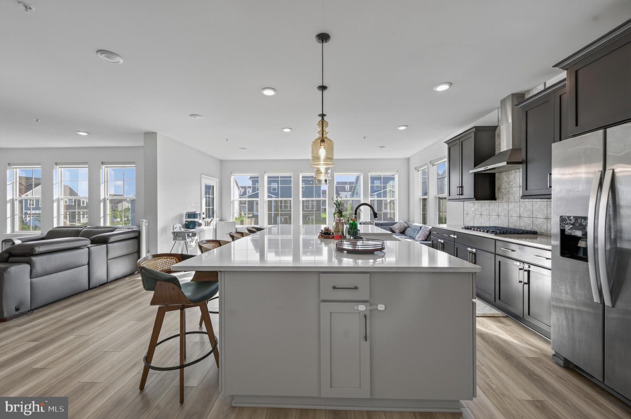 1124 MILLER FARM DR