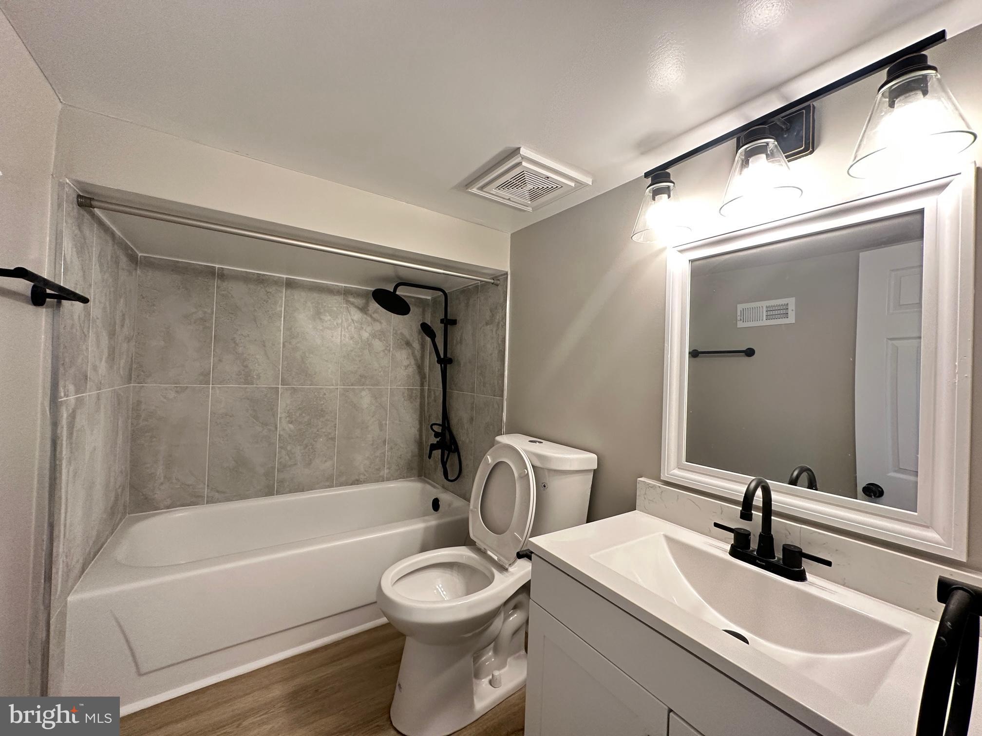 WYMAN PARK HAMPDEN - Residential Lease