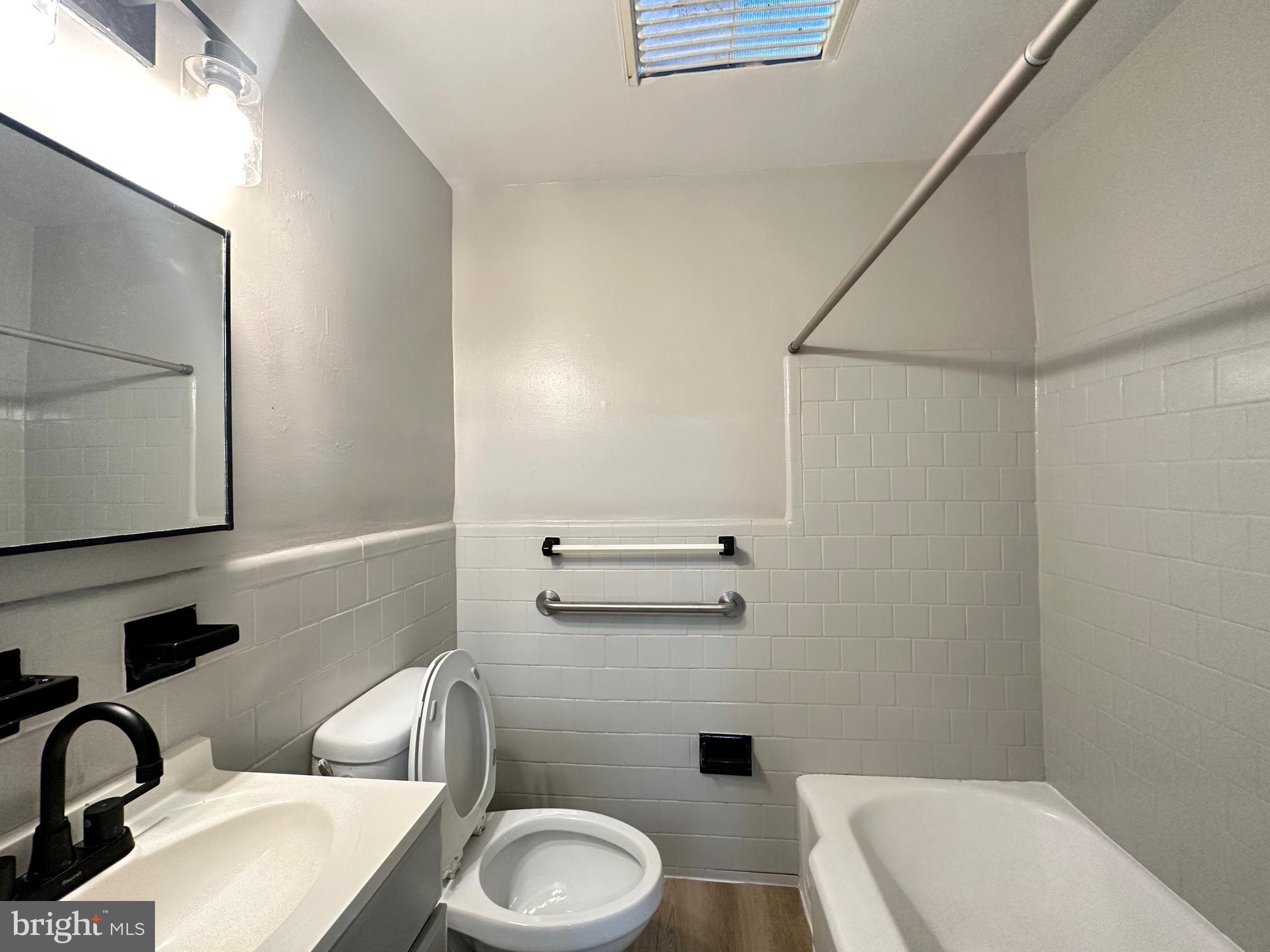 WYMAN PARK HAMPDEN - Residential Lease