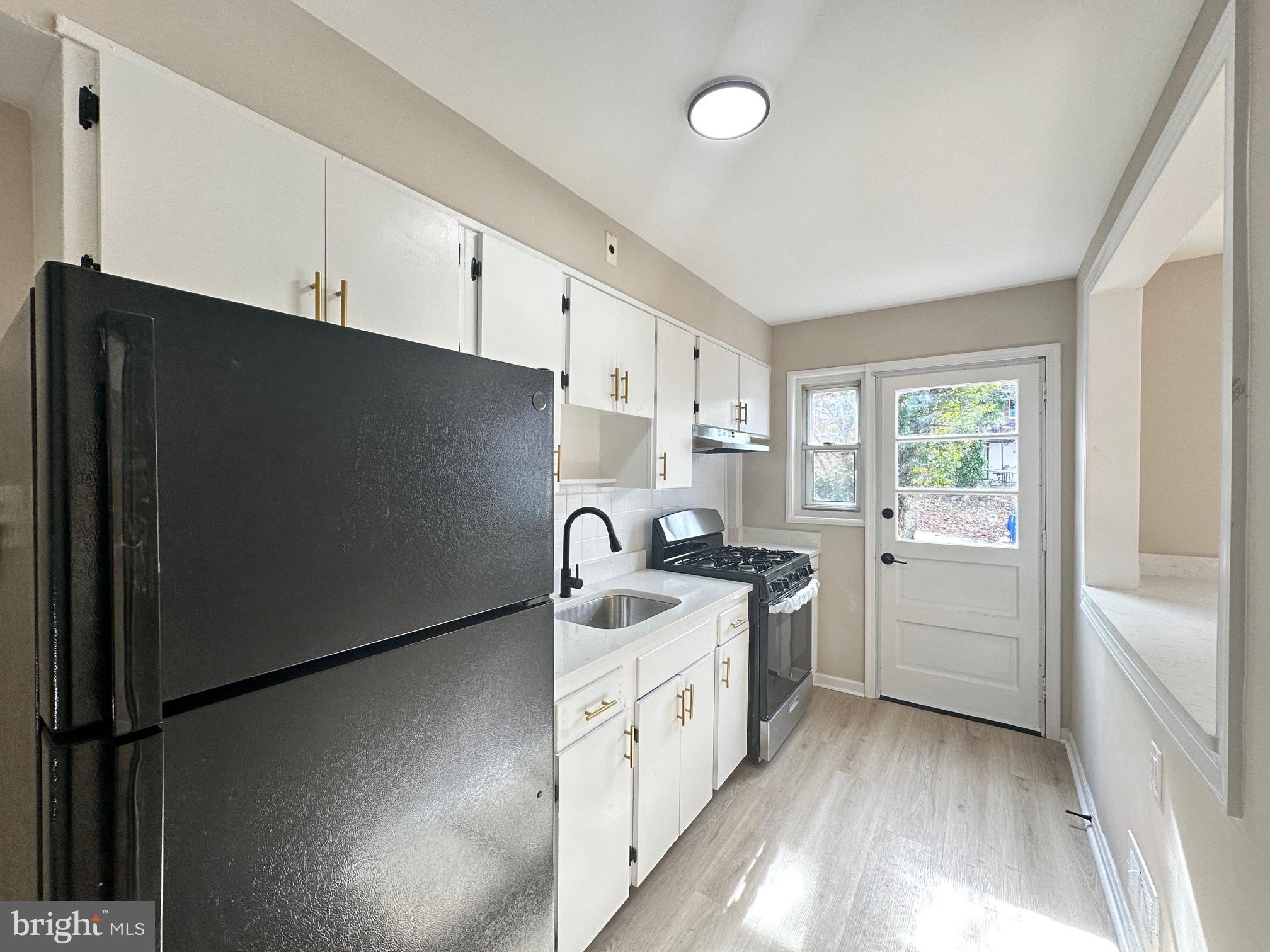 WYMAN PARK HAMPDEN - Residential Lease