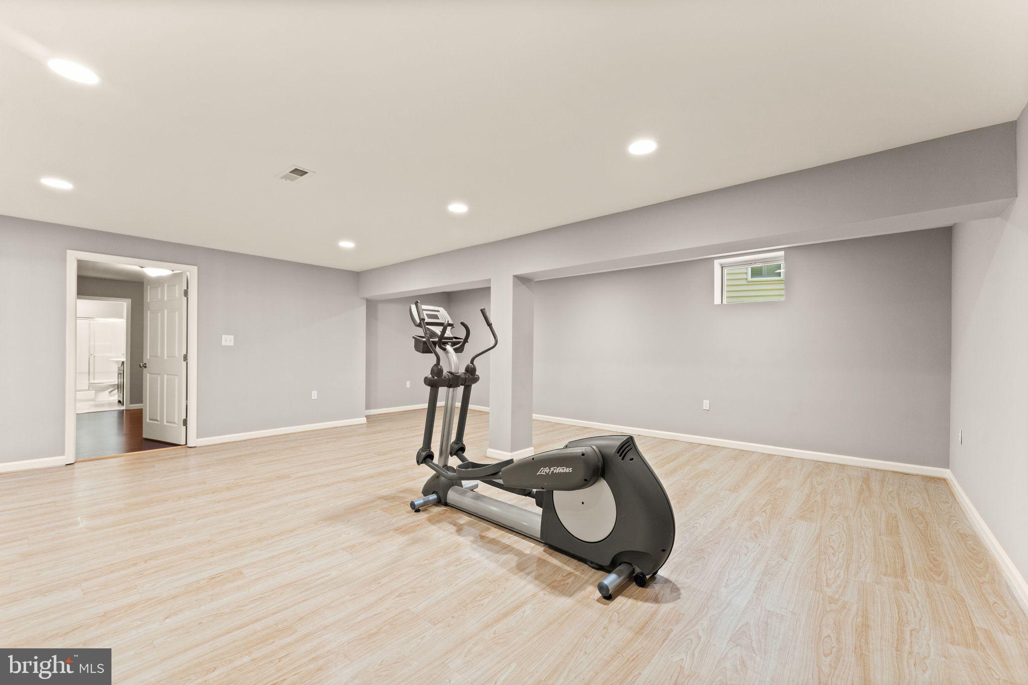 LAKE POINT ROUND HILL - Residential