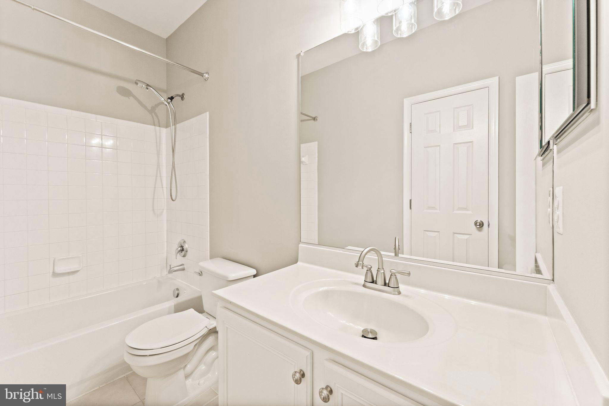 LAKE POINT ROUND HILL - Residential