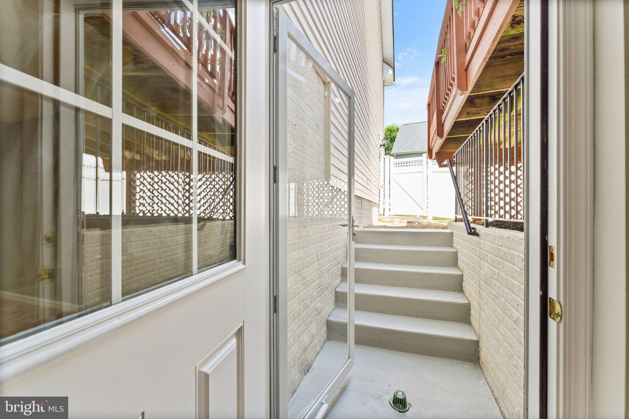 LAKE POINT ROUND HILL - Residential