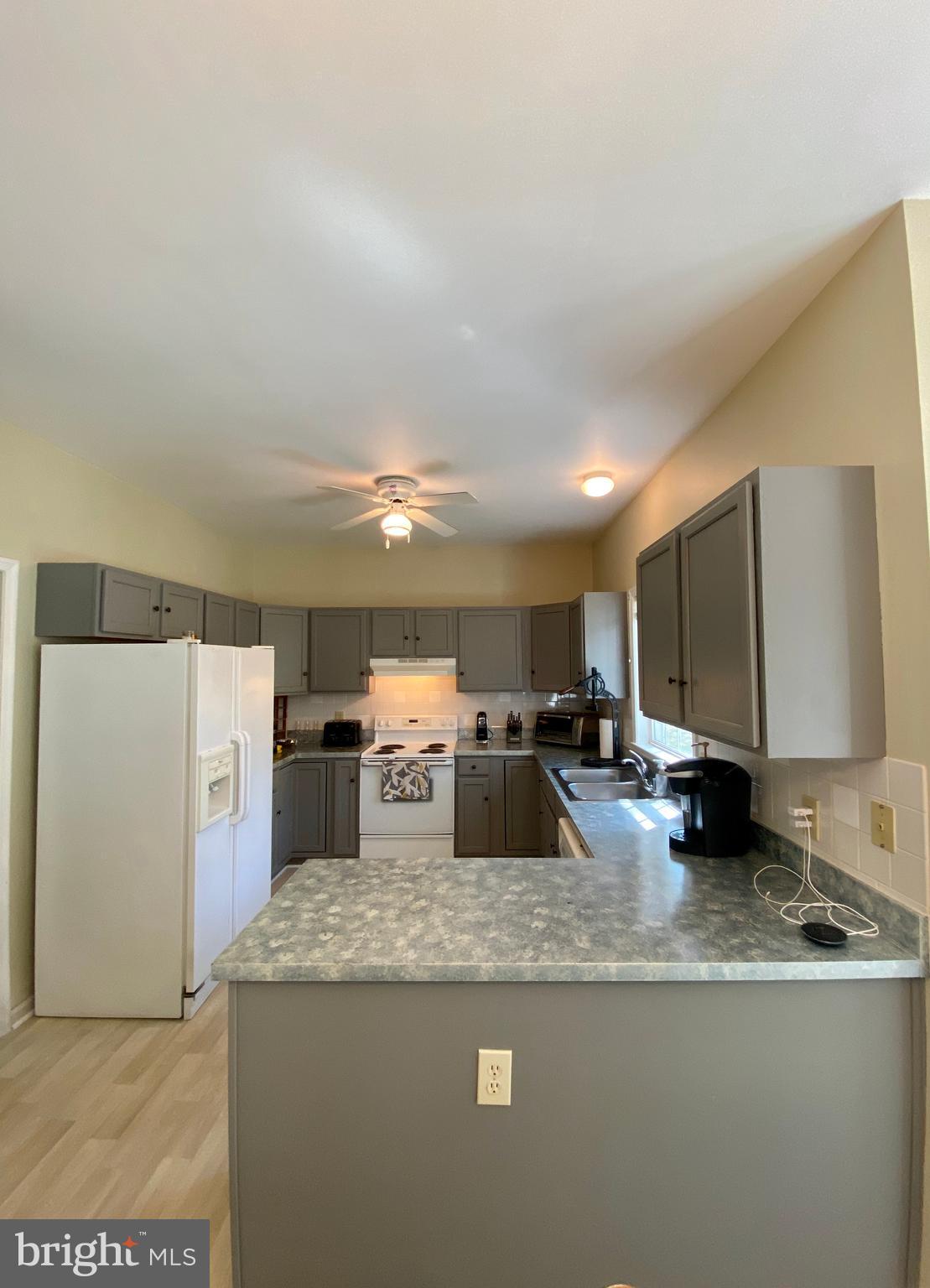 RIDGE POINTE - Residential Lease