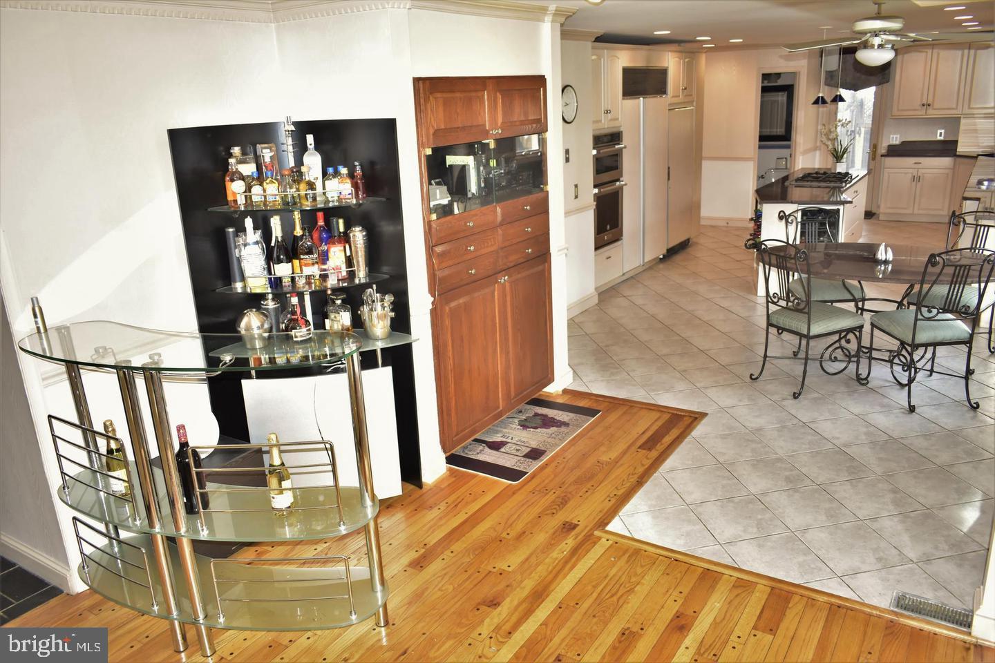 POTOMAC COMMONS - Residential Lease