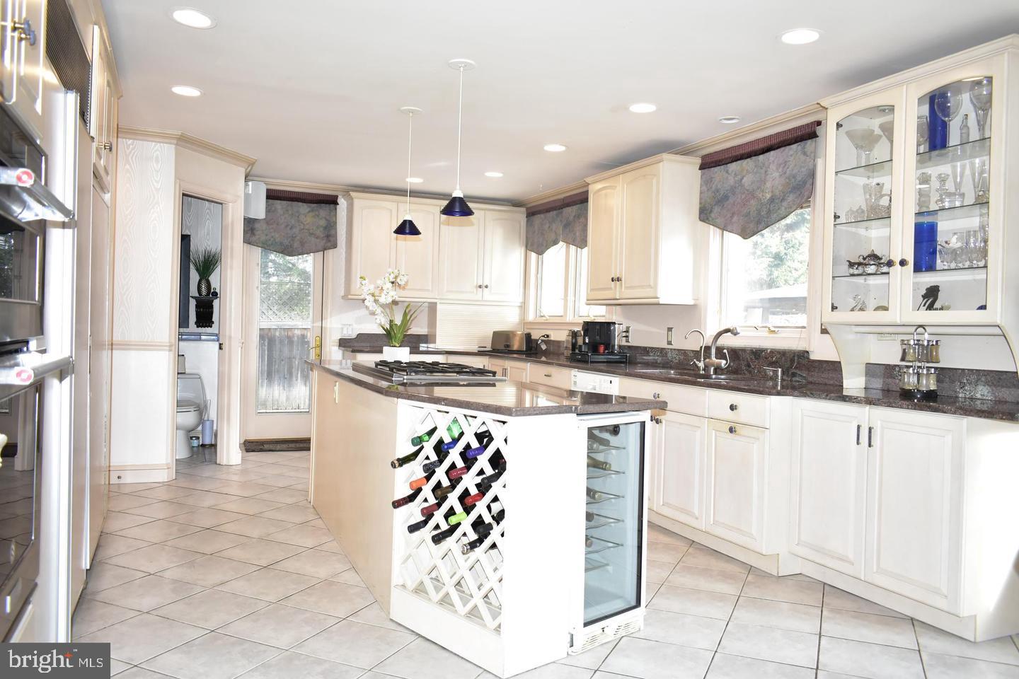 POTOMAC COMMONS - Residential Lease