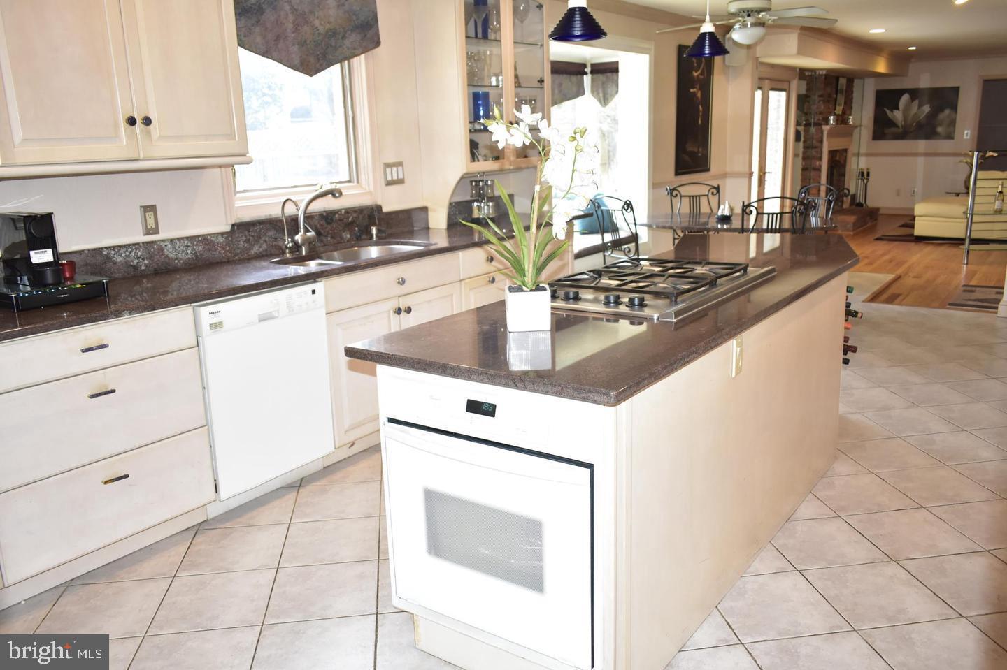 POTOMAC COMMONS - Residential Lease