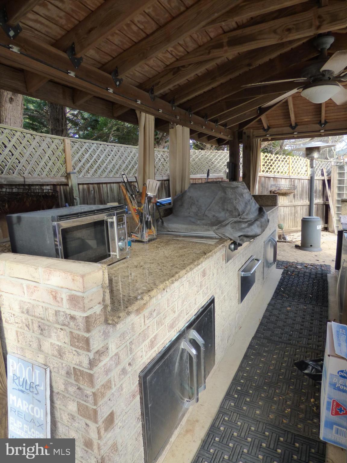 POTOMAC COMMONS - Residential Lease