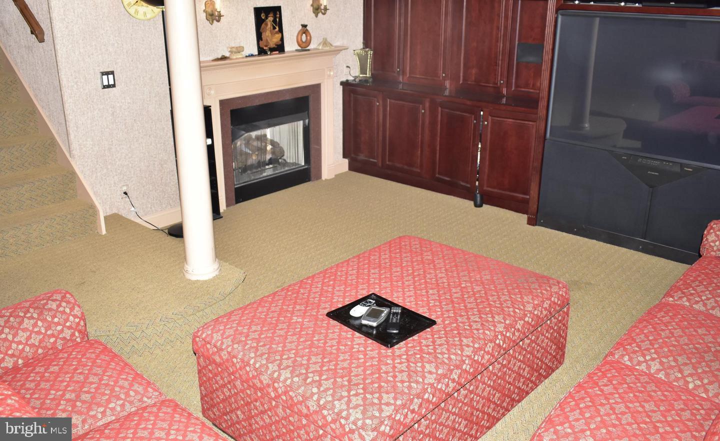 POTOMAC COMMONS - Residential Lease