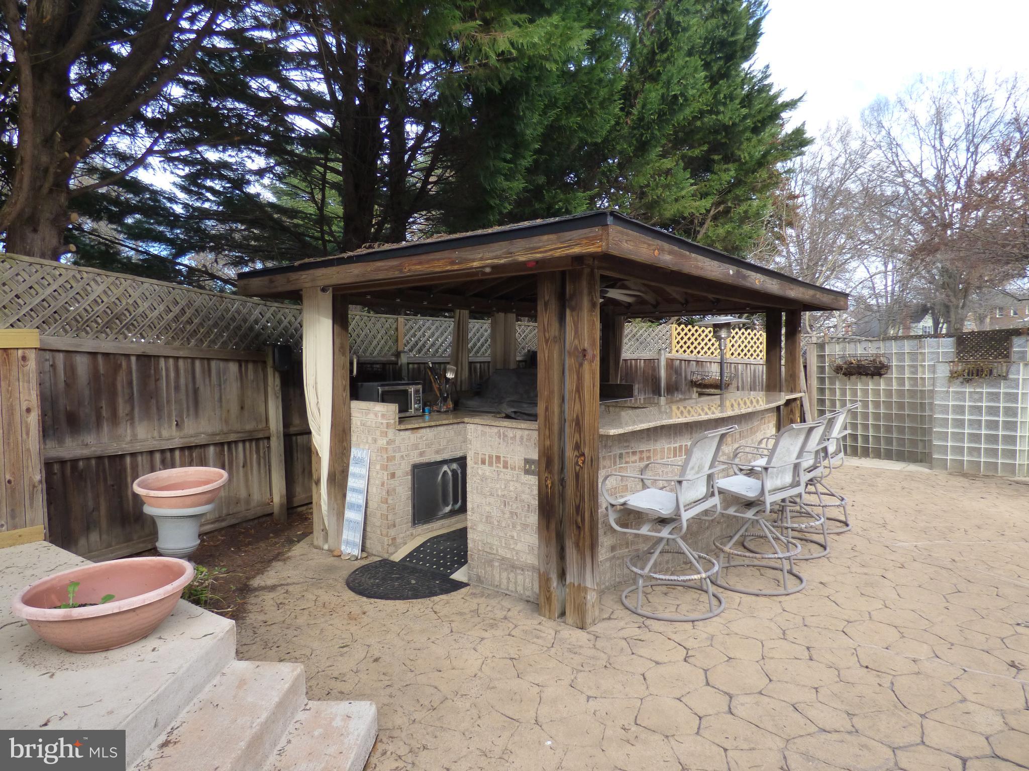 POTOMAC COMMONS - Residential Lease