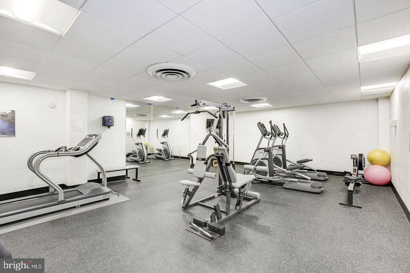 RIVIERA OF CHEVY CHASE - Residential