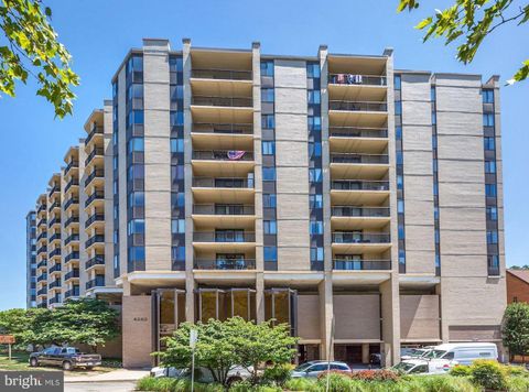 Photo of 4242 E WEST HWY #608, CHEVY CHASE, MD 20815 (MLS # MDMC2105928)