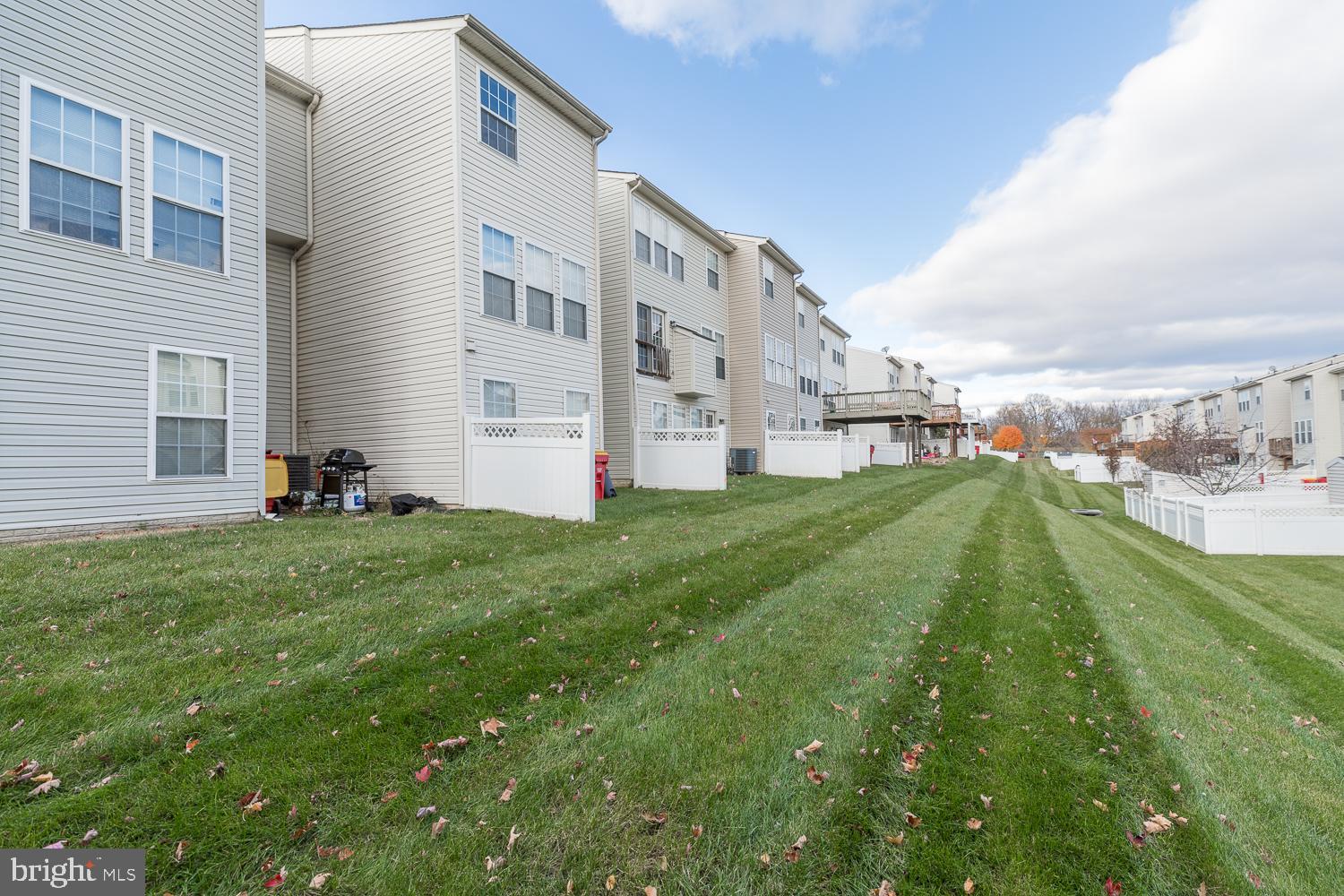 LAKELAND PLACE - Residential