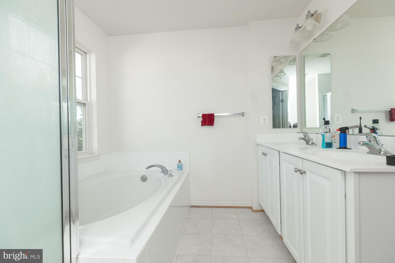 LAKELAND PLACE - Residential