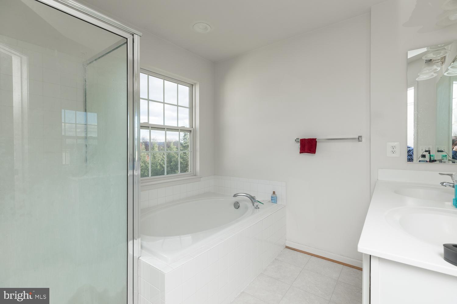 LAKELAND PLACE - Residential