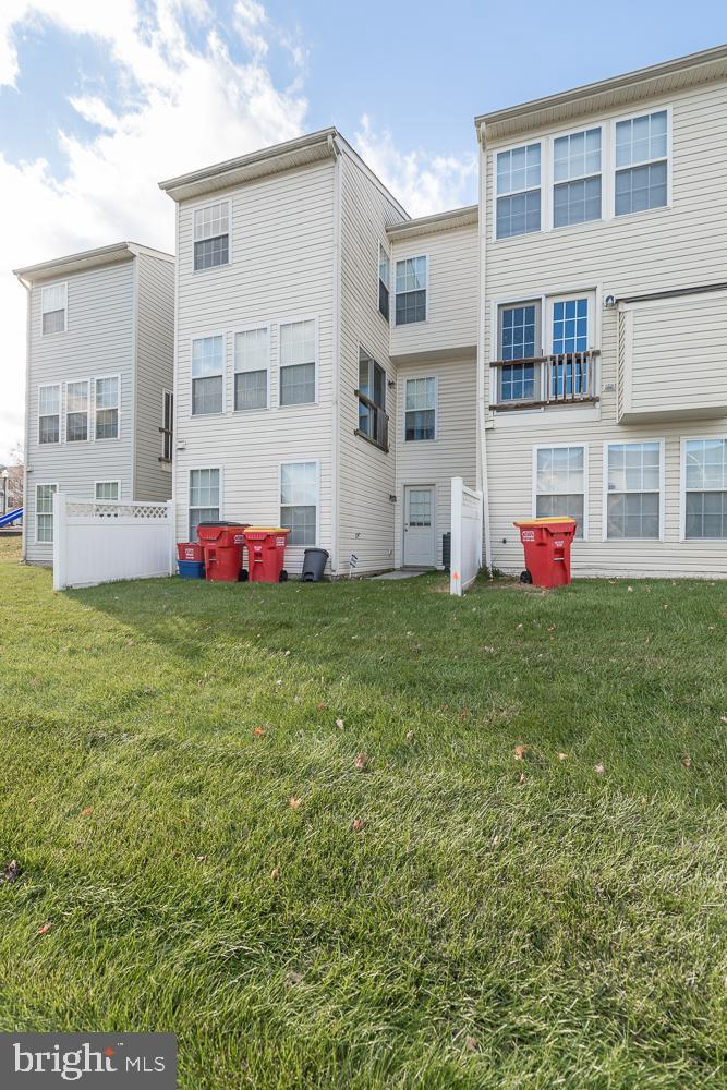 LAKELAND PLACE - Residential