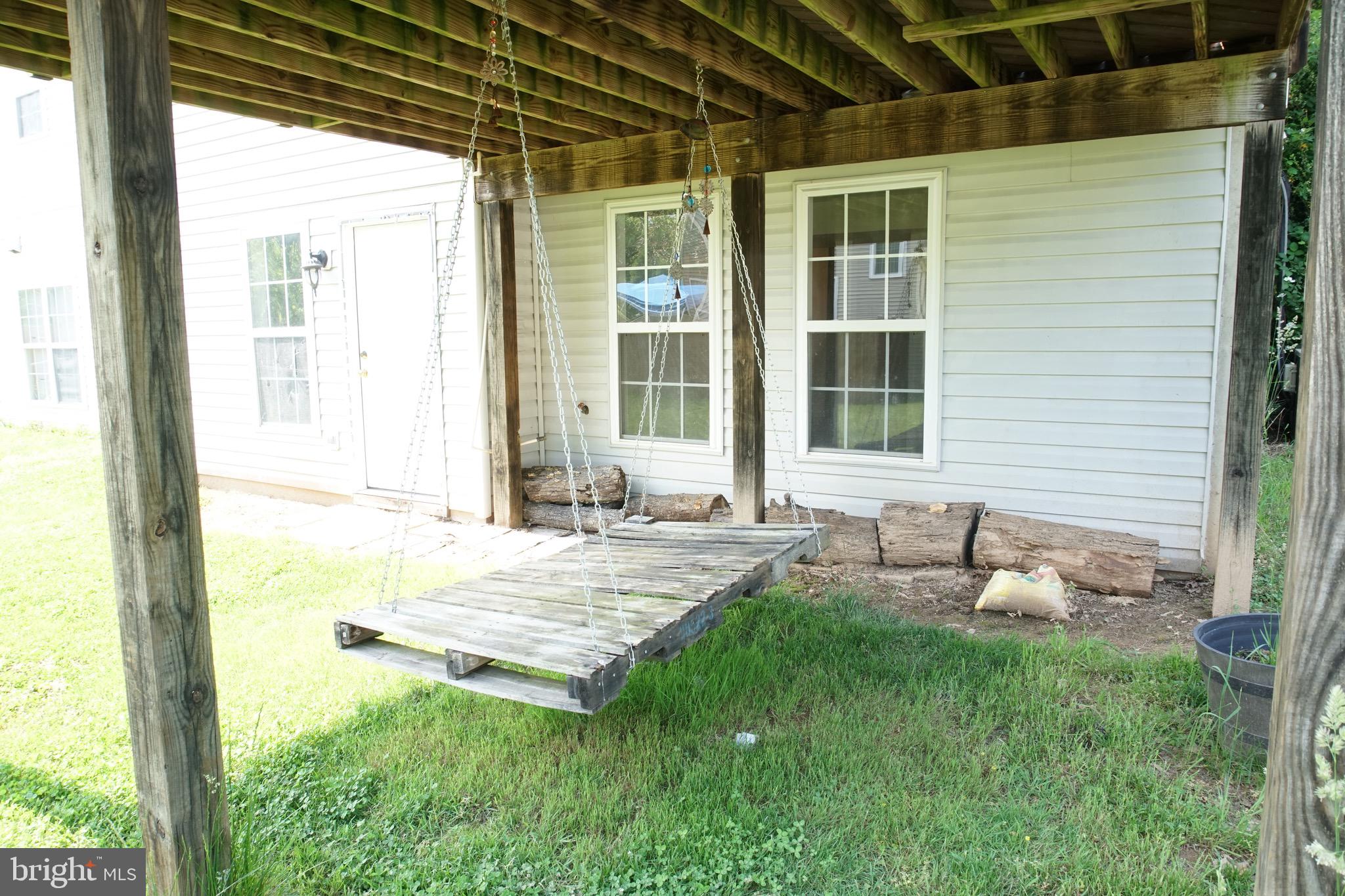 BLOOMS CROSSING - Residential Lease