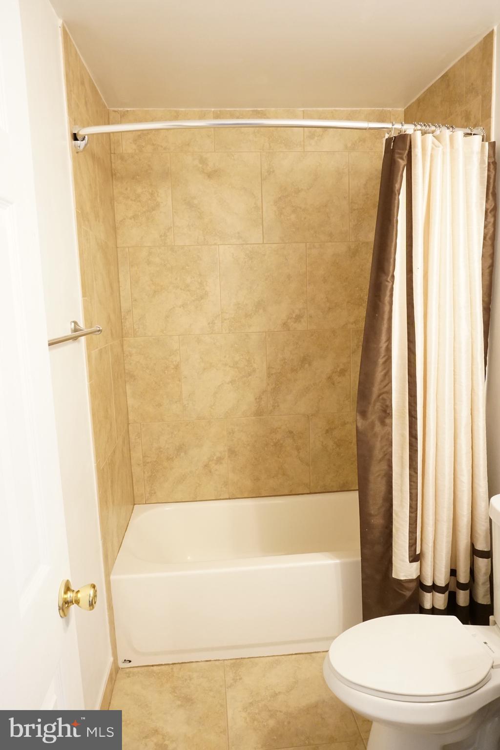 BLOOMS CROSSING - Residential Lease