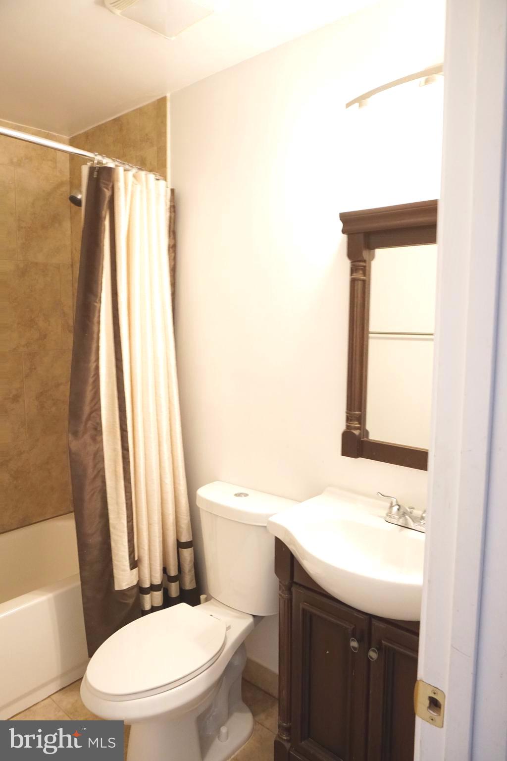 BLOOMS CROSSING - Residential Lease