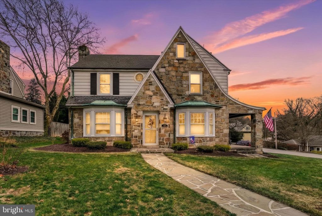 Photo of 300 Pine Hill Lane, YORK, PA 17403 (MLS # PAYK2094724)