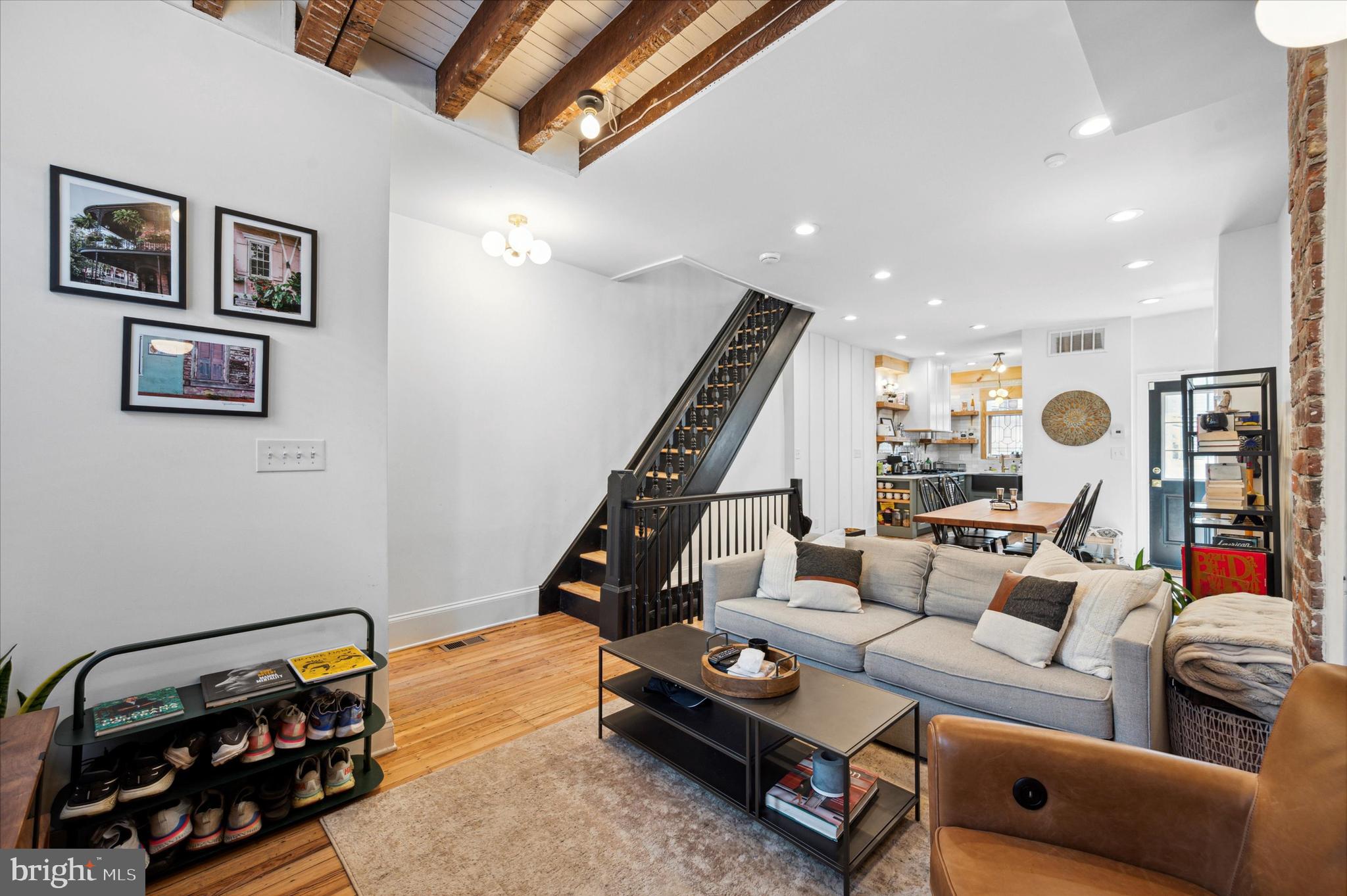 DICKINSON NARROWS - Residential Lease