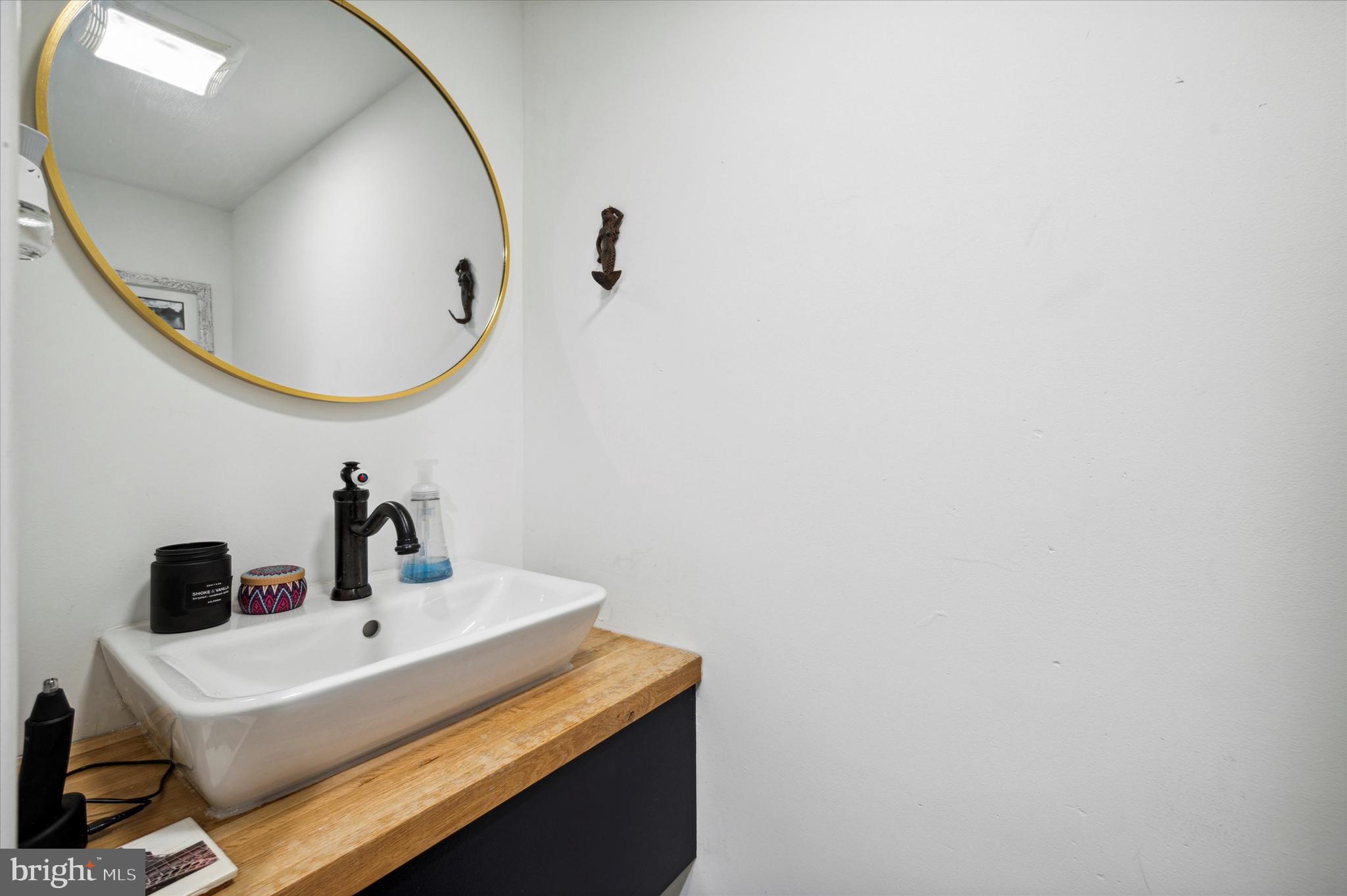 DICKINSON NARROWS - Residential Lease