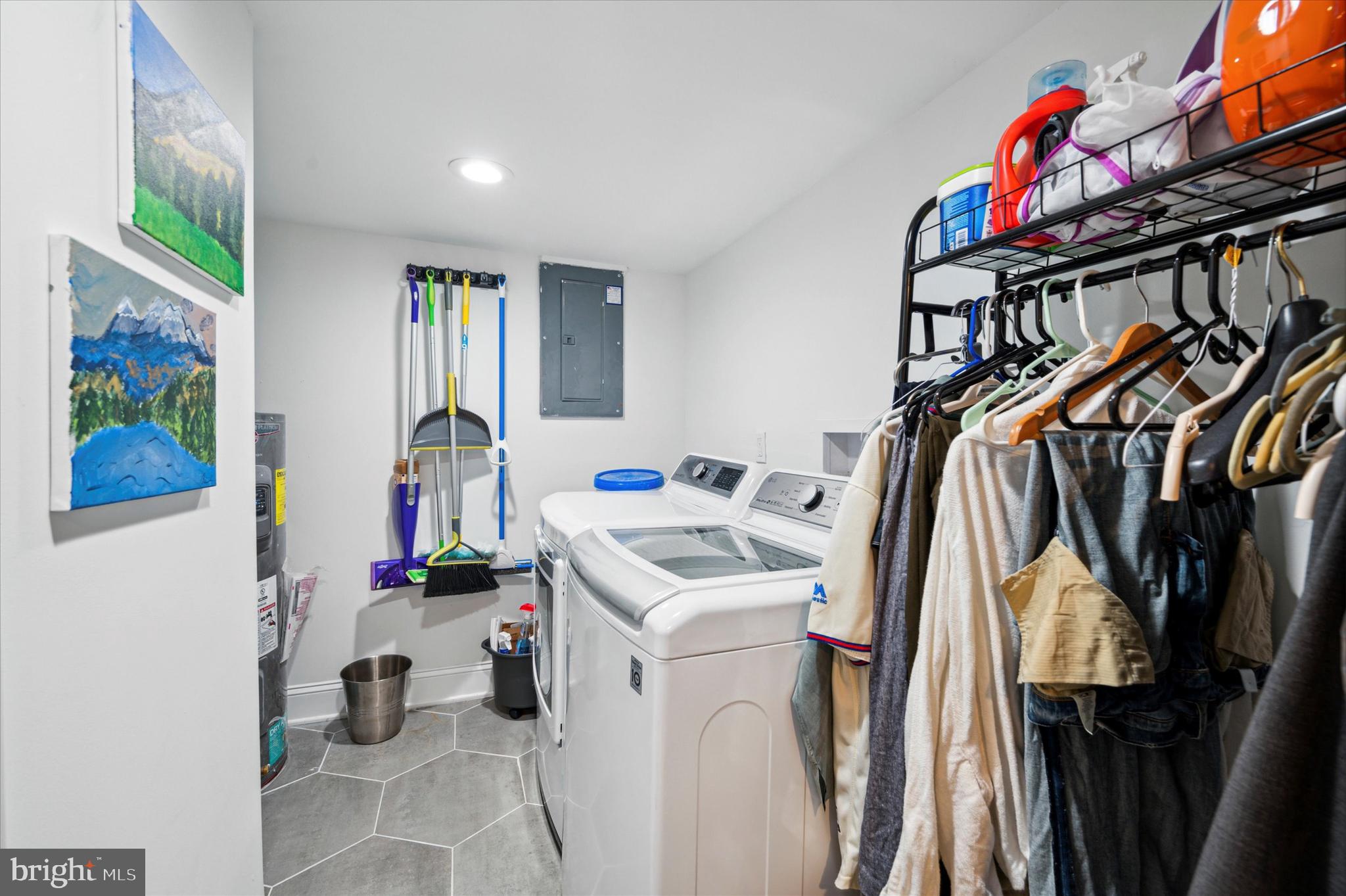 DICKINSON NARROWS - Residential Lease