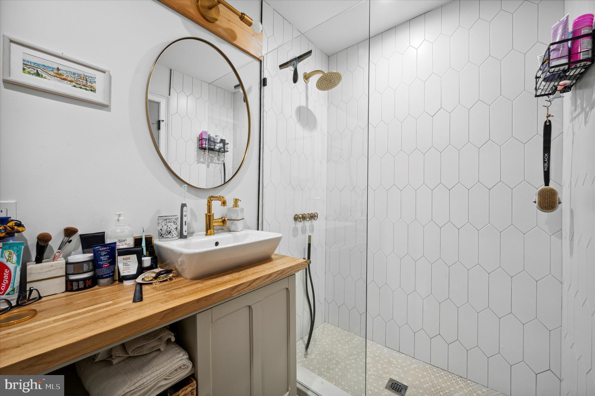 DICKINSON NARROWS - Residential Lease