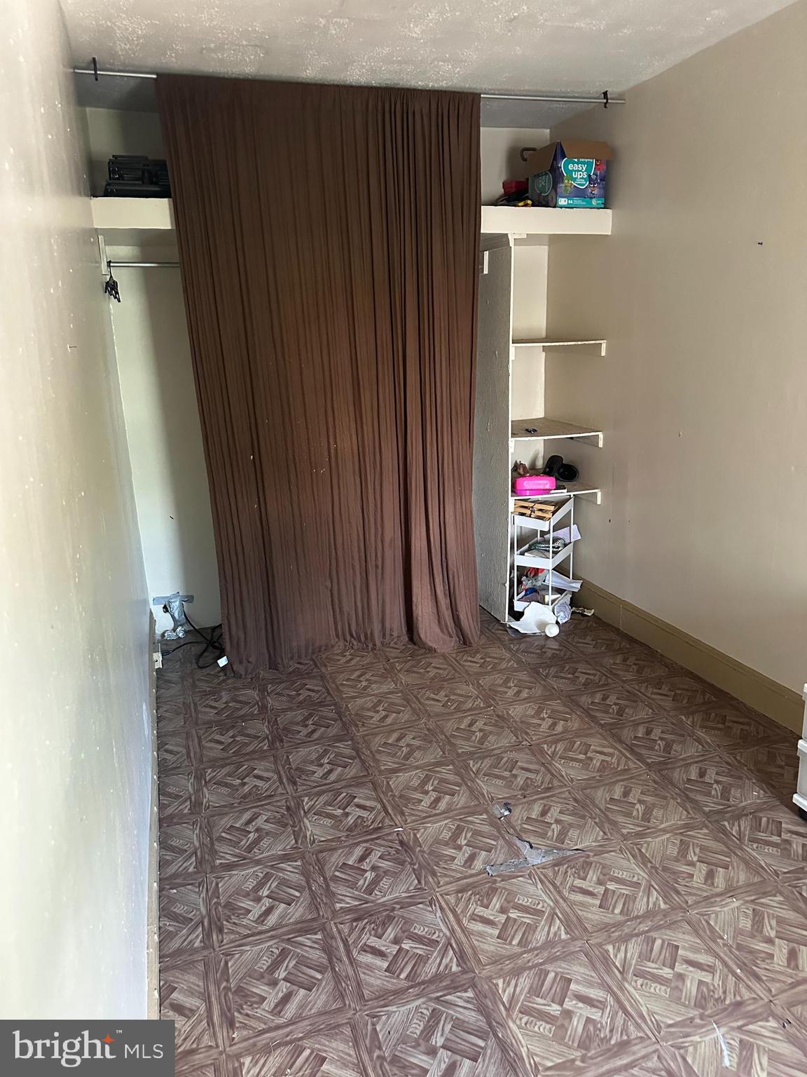 KENSINGTON - Residential