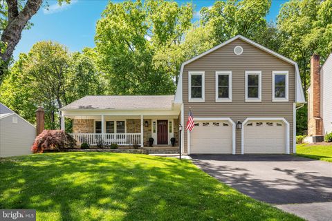 Photo of 13117 Tingewood Court, HERNDON, VA 20171 (MLS # VAFX2306596)