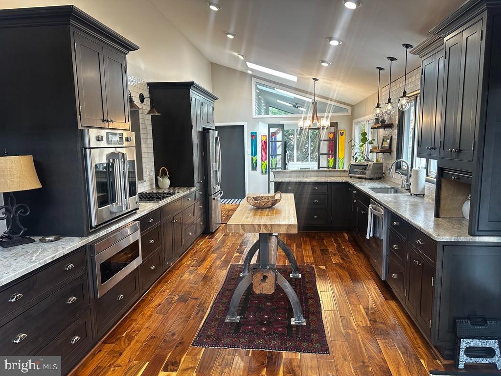 HOBBITS GLEN - Residential