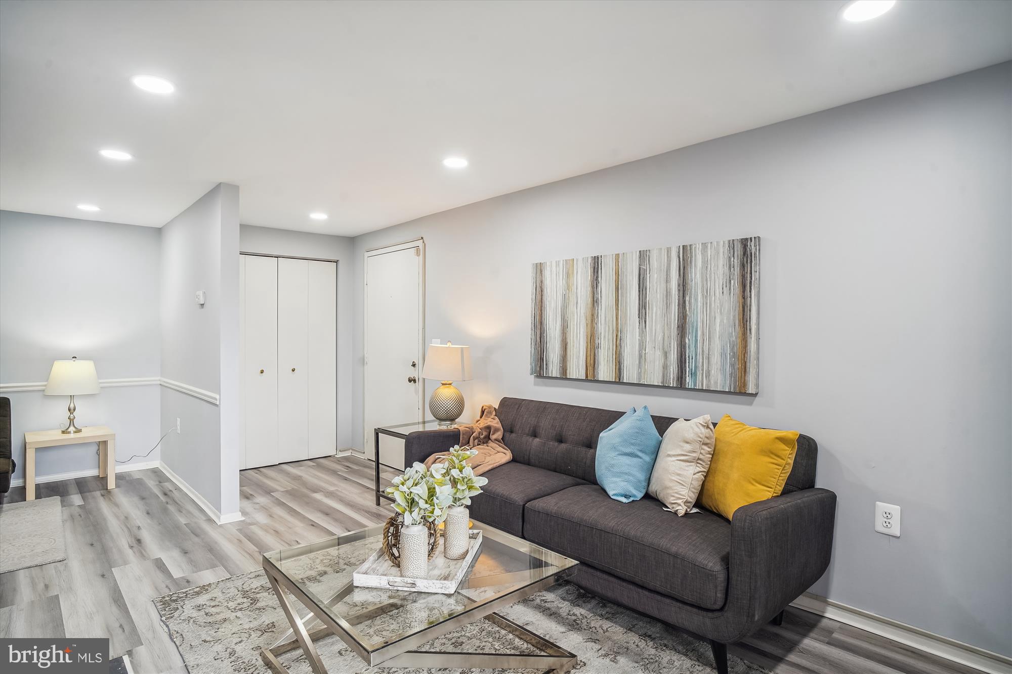 FARMINGDALE - Residential