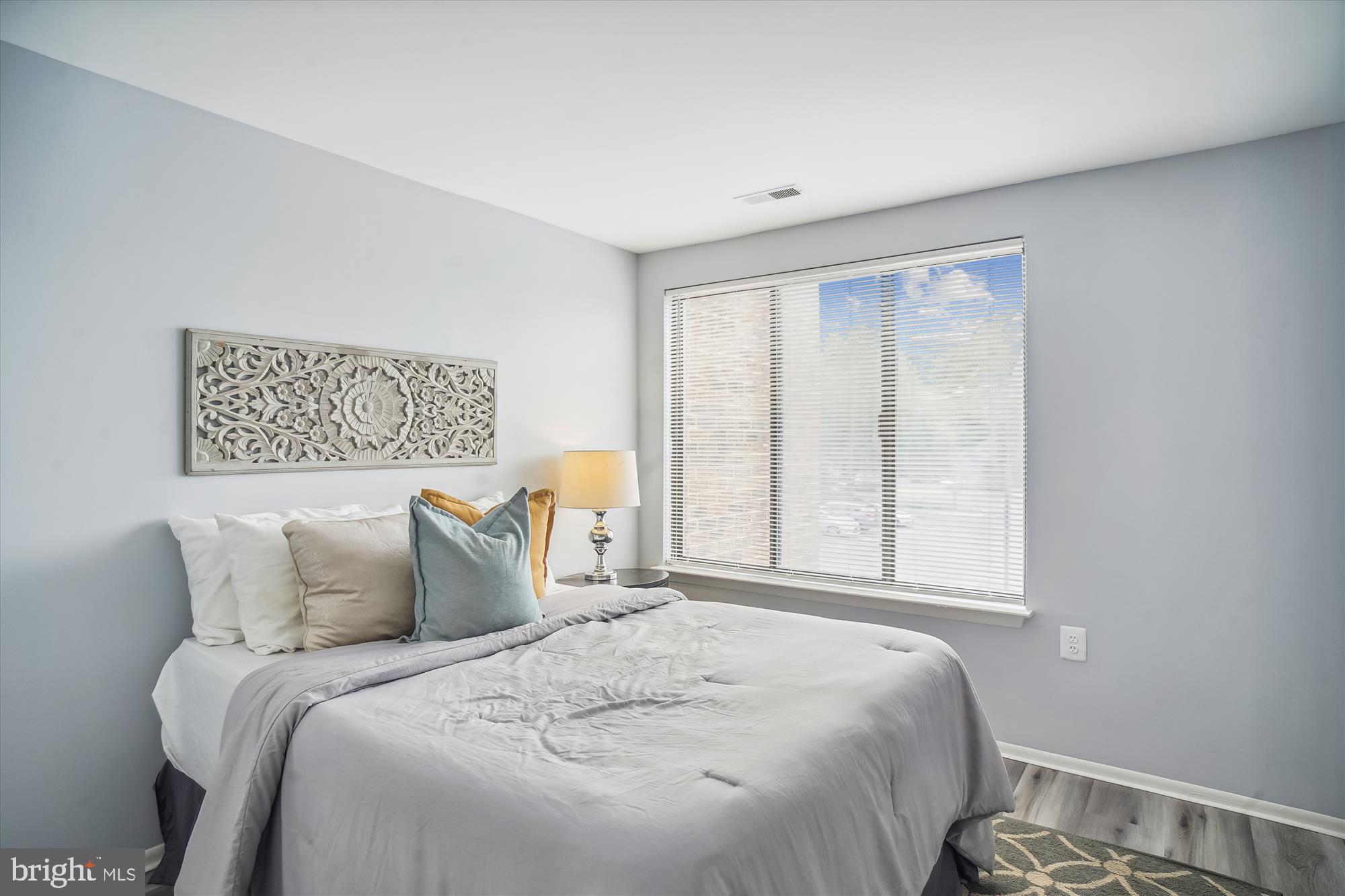 FARMINGDALE - Residential