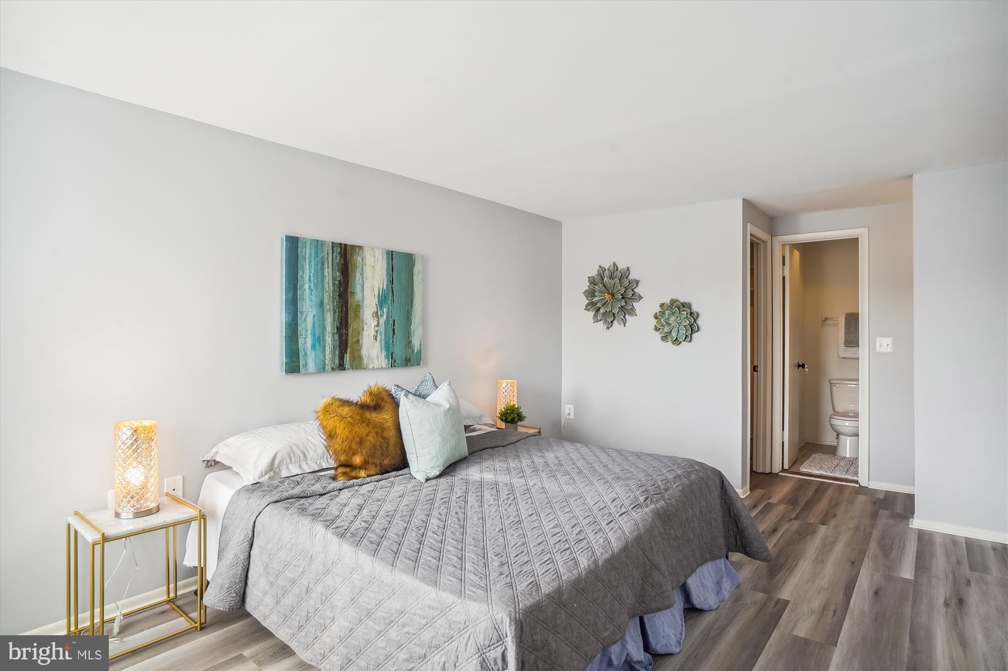 FARMINGDALE - Residential