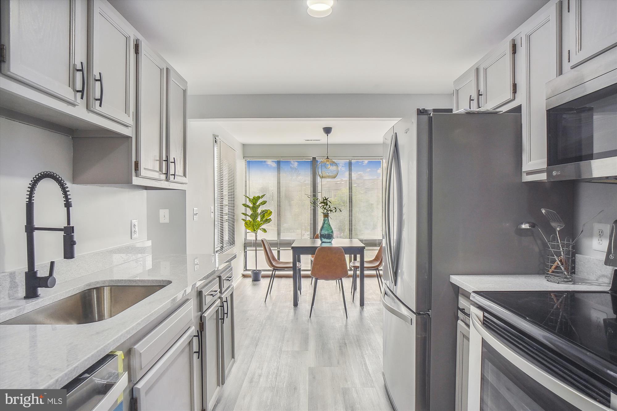 FARMINGDALE - Residential